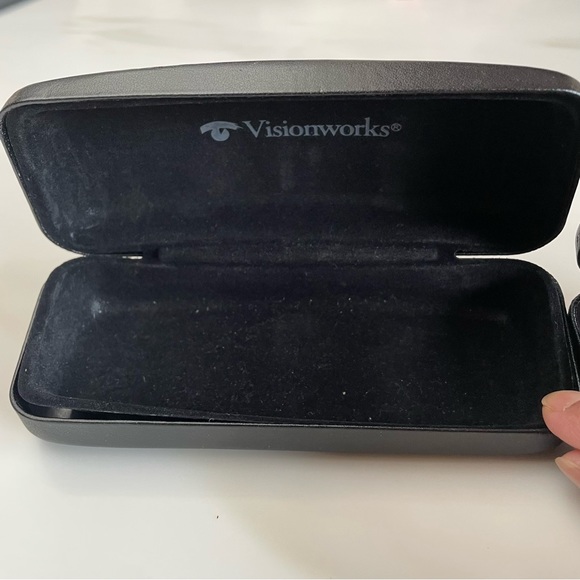 Pair of Visionworks hard shell glasses cases - Picture 9 of 9
